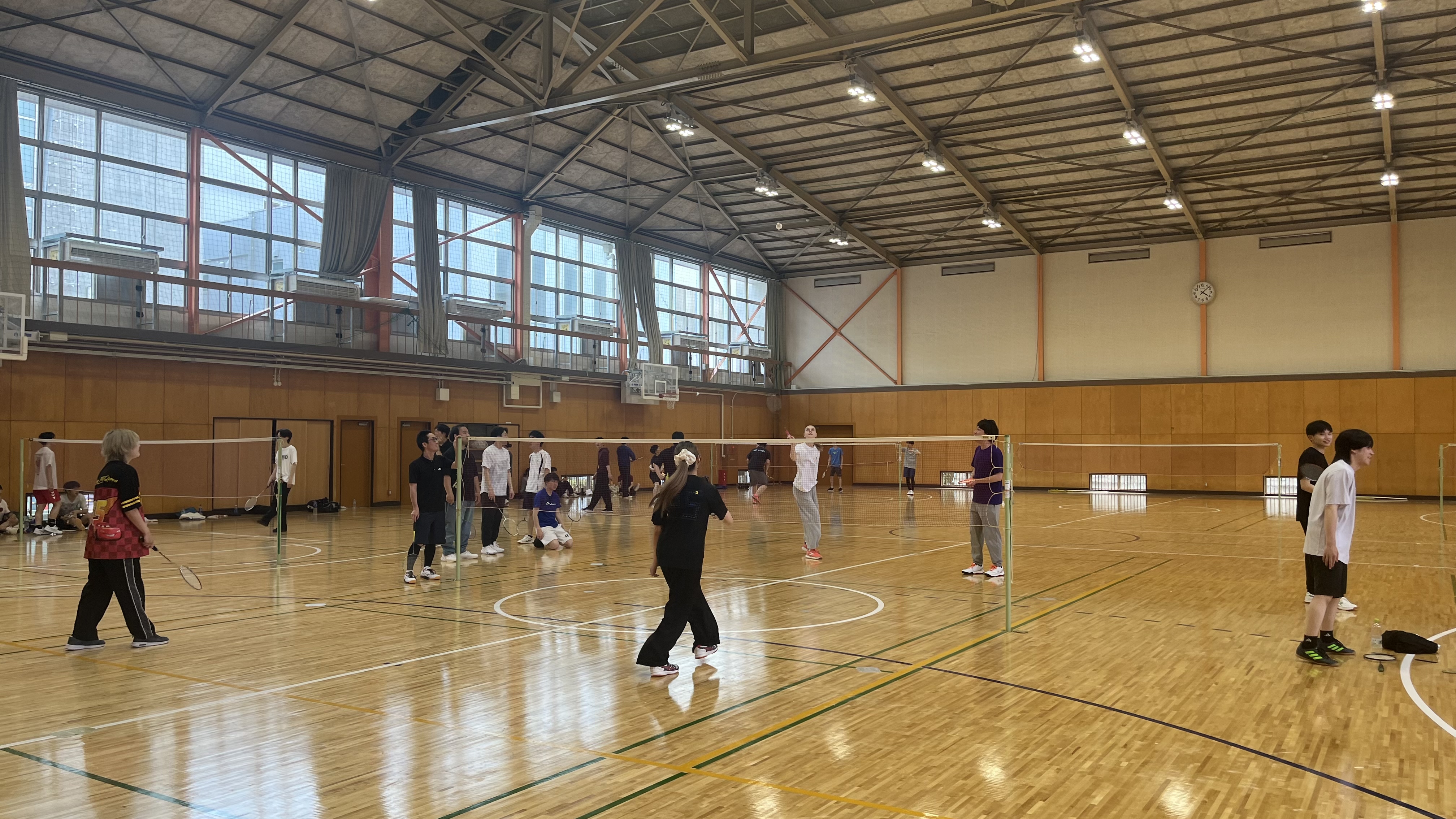 バドミントン交流会のシーン(2)